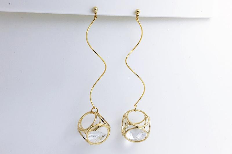[Ozel] Subtle Charm Glossy Brass Cubic Earrings [Ozel