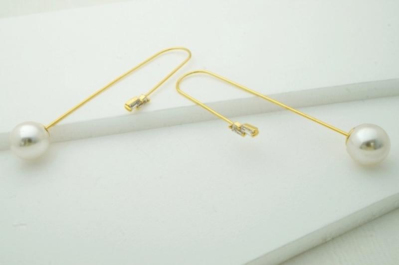 [Ozel] Luxurious Glossy Brass Pearl Cubic Earrings