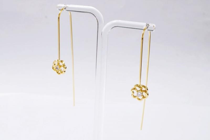 [Ozel] Chic Point Glossy Brass Cubic Earrings