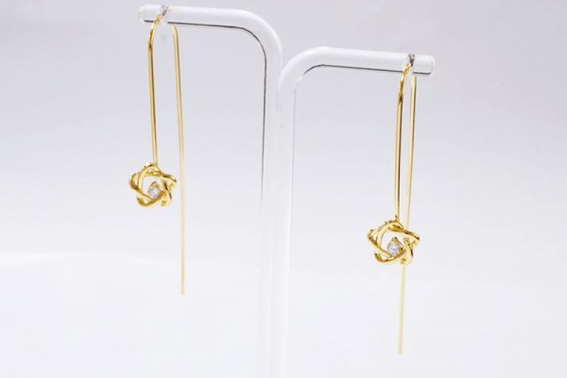 [Ozel] Chic Point Glossy Brass Cubic Earrings