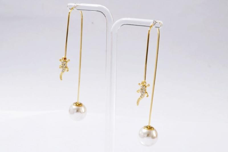 [Ozel] Statement Look Glossy Brass Pearl Cubic Earrings