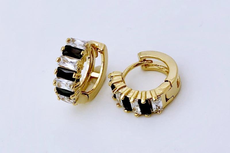 [Ozel] Delicate Fit Glossy Brass Cubic Earrings