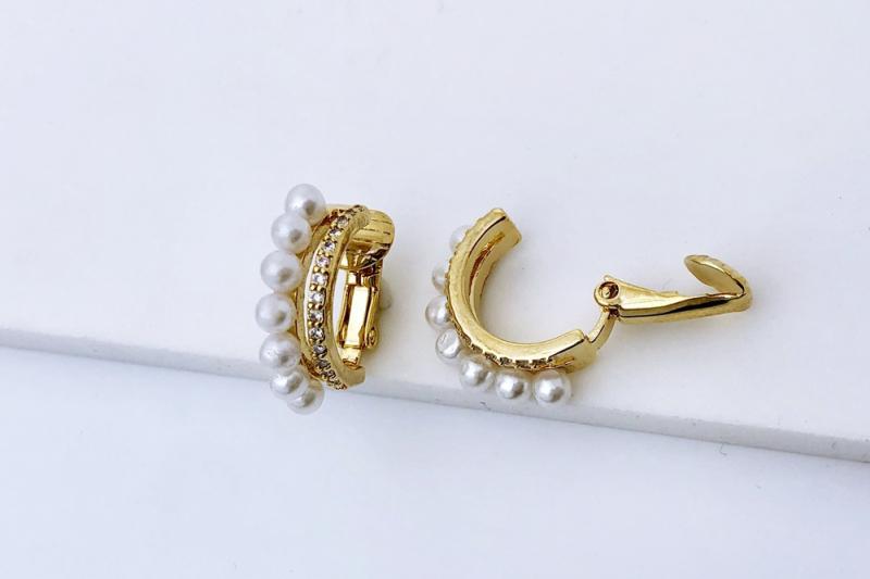 [Ozel] Casual Mood Glossy Acrylic Brass Pearl Cubic Ear Cuff