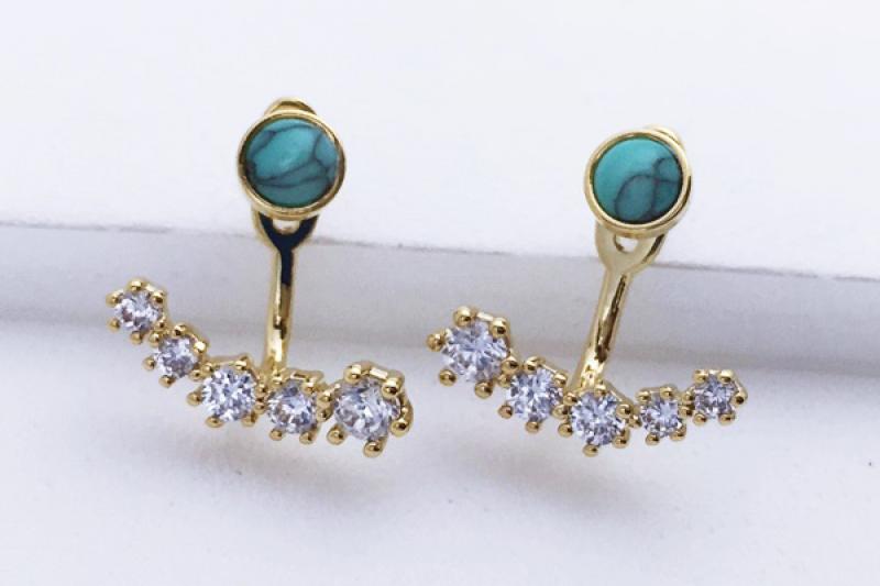 [Ozel] Chic Point Glossy Brass Cubic Earrings