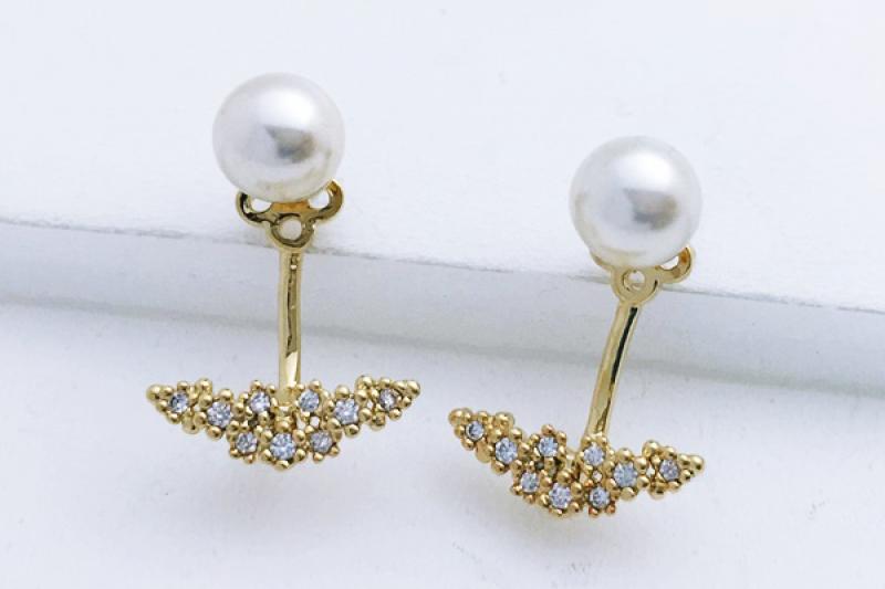 [Ozel] Subtle Charm Glossy Brass Pearl Cubic Earrings
