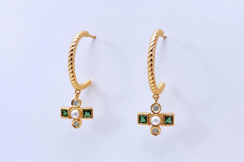 [Ozel] Elegant Glossy Brass Pearl Cubic Earrings