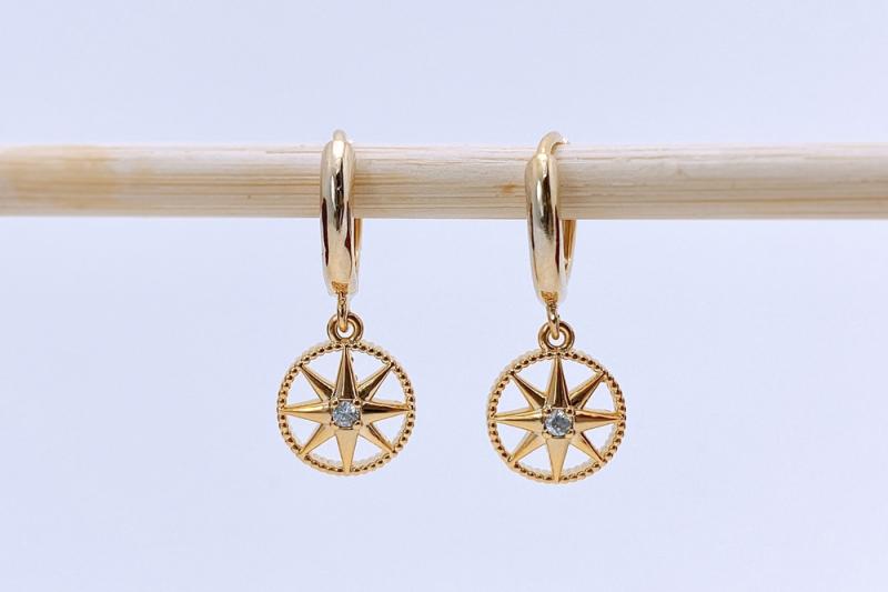 [Ozel] Chic Point Glossy Brass Cubic Earrings