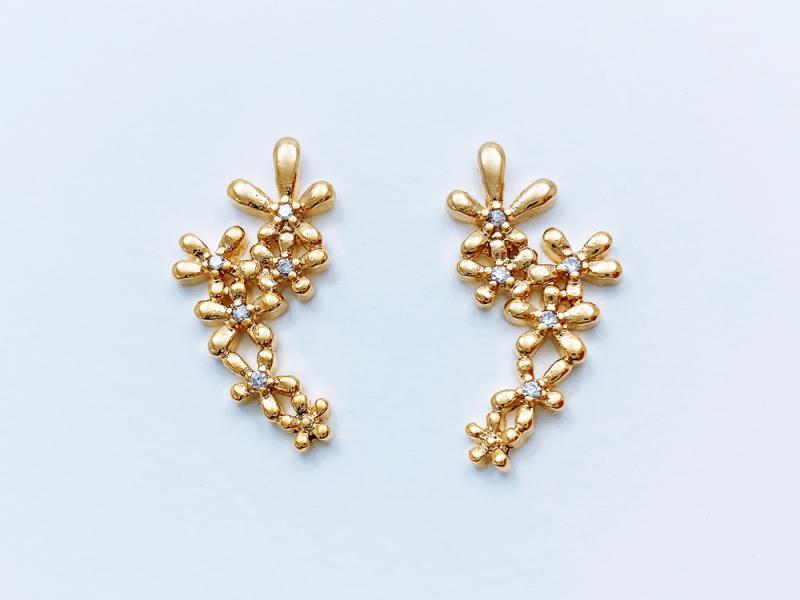 [오젤] 페미닌 유광 신주 큐빅 귀걸이