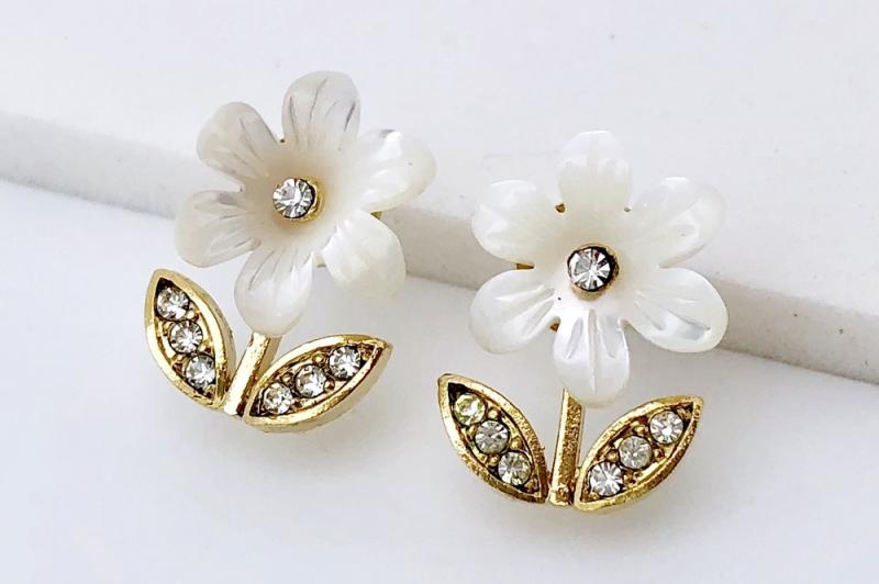 ] Delicate Fit Earrings