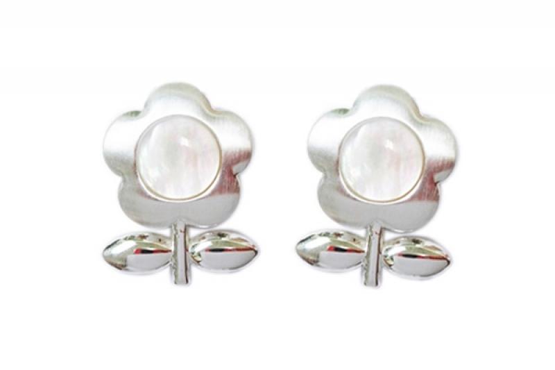 [Ozel] Earrings of Subtle Charm