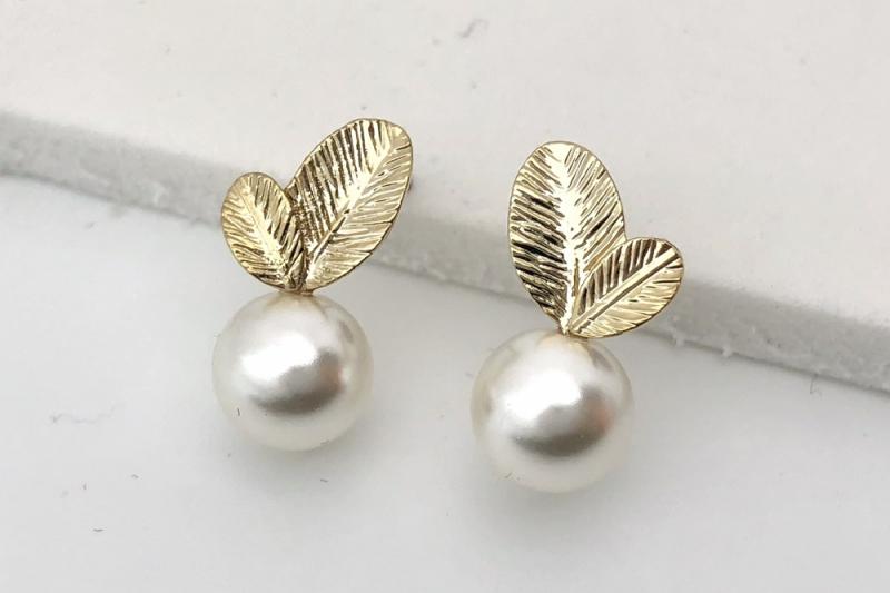 [Ozel] Simple Minimal Glossy Acrylic Brass Pearl Earrings