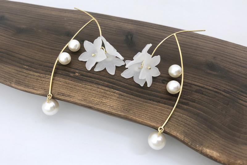 [Ozel] Girlfriend Gift Glossy Acrylic Brass Pearl Glass Earrings