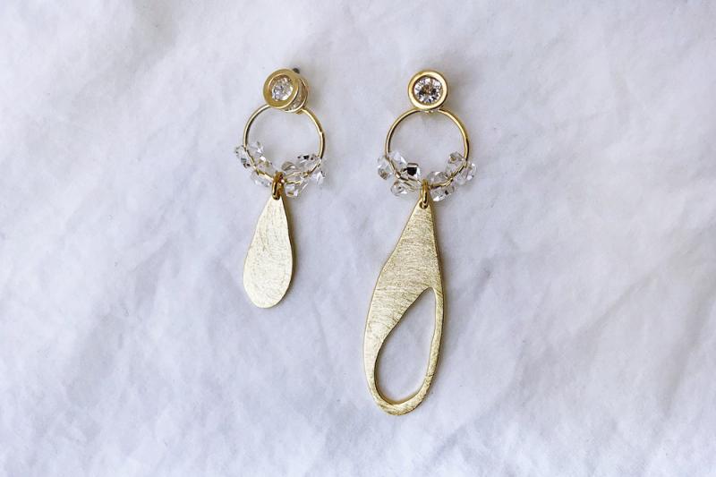 [Ozel] Statement Look Asymmetrical Curve Crystal Bead Earrings