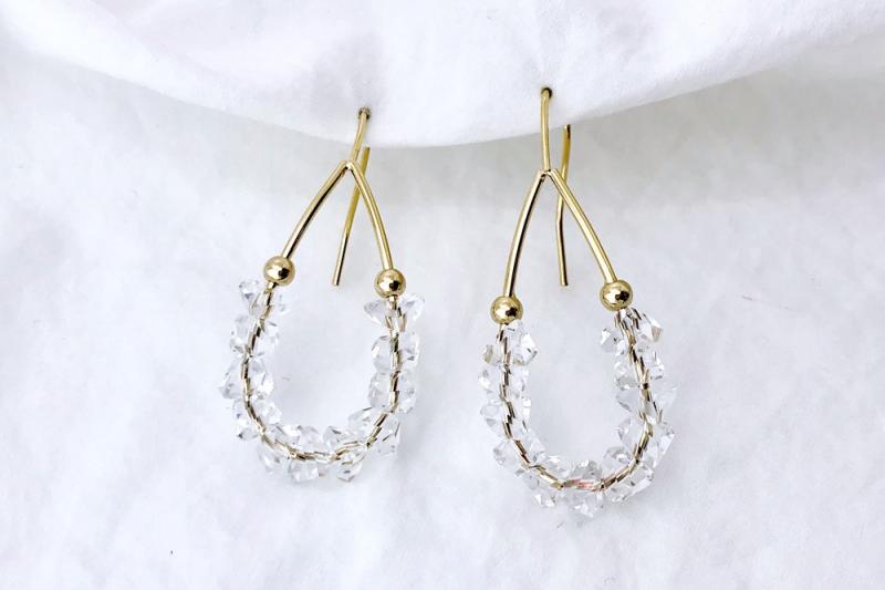 [Ozel] Luxurious glossy crystal brass bead earrings