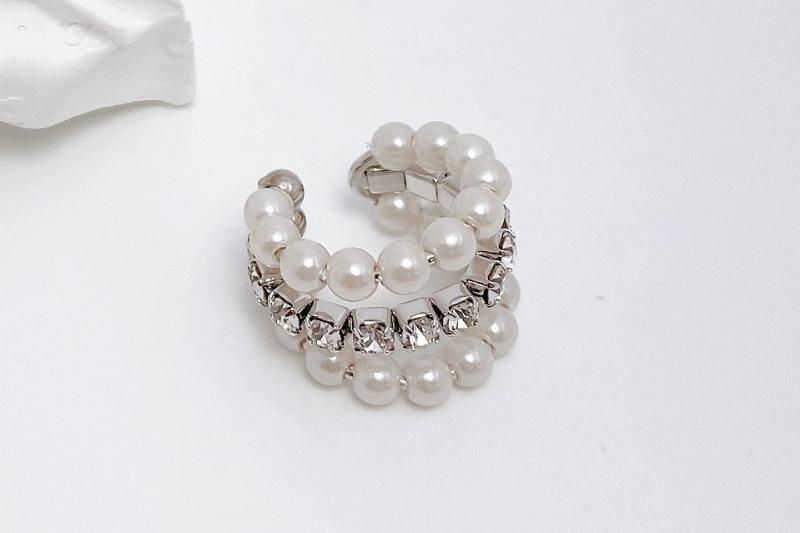 [Ozel] Vintage-inspired Glossy Acrylic Brass Pearl Ear Cuff