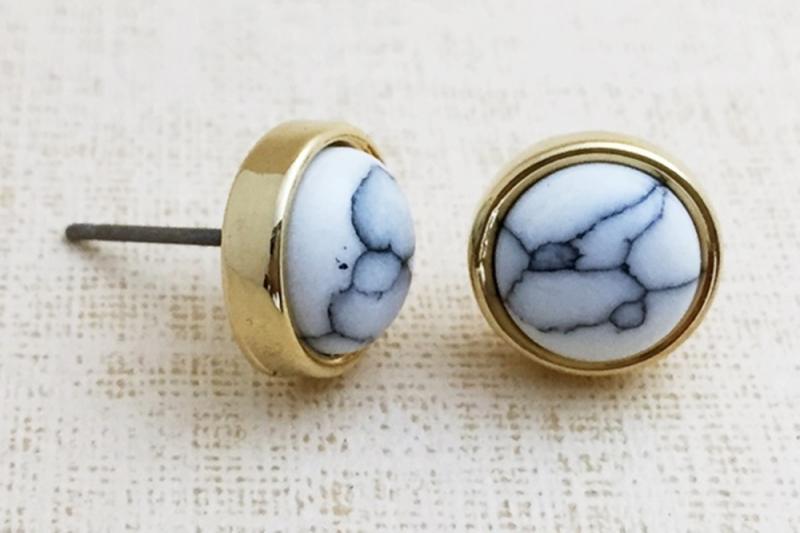 [Ozel] Earrings of Subtle Charm