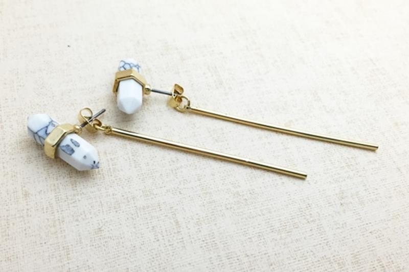 [오젤] 시크 포인트 하울라이트 원석 귀걸이