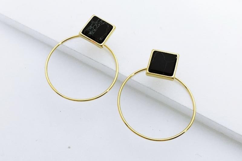 [Ozel] Feminine Glossy Howlite Gemstone Earrings