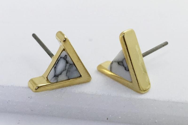 [Ozel] Romantic Mood Glossy Howlite Gemstone Earrings