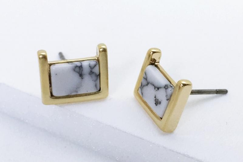 [Ozel] Modern Classic Glossy Howlite Gemstone Earrings