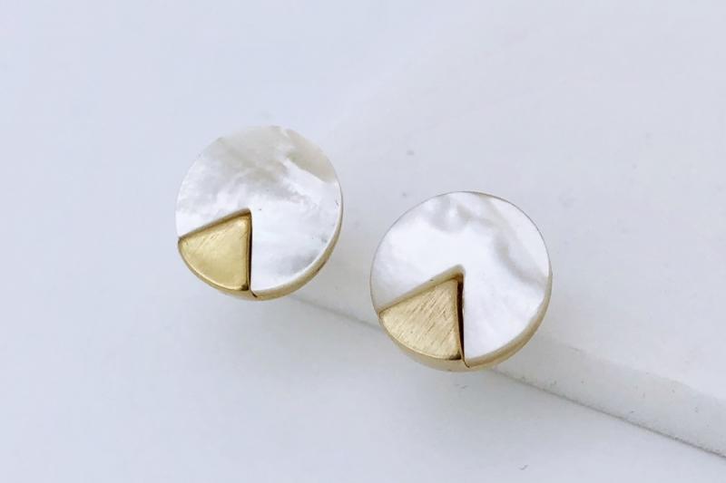 [Ozel] Trendy Matte Zinc Alloy Natural Mother-of-Pearl Earrings