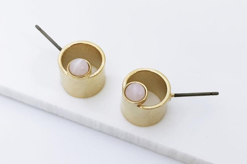 [오젤] 레이어드 유광 로즈쿼츠 원석 신주 귀걸이