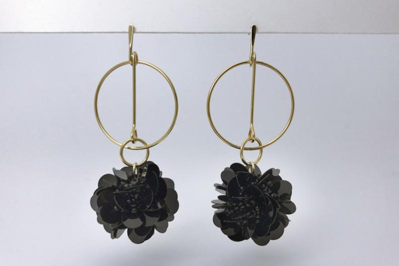 [오젤] 은은한 매력의 유광 신주 귀걸이