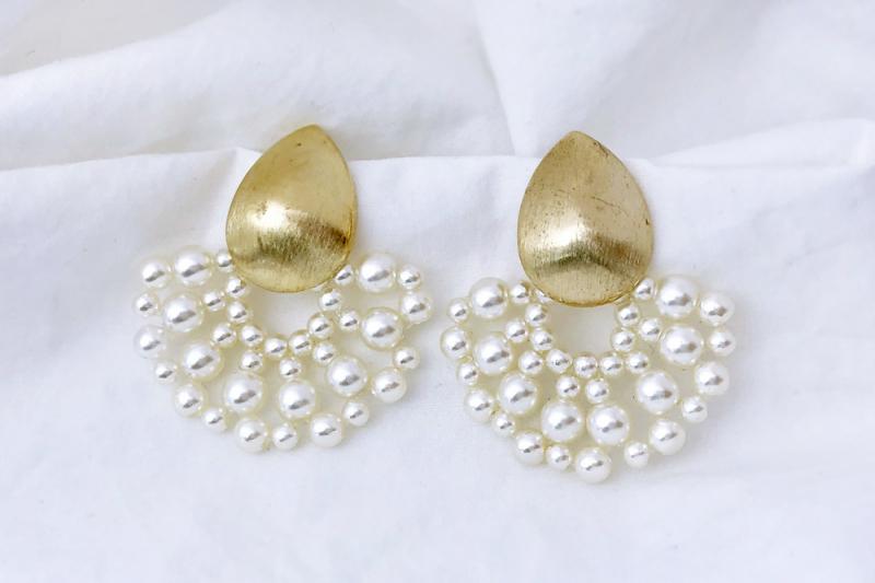 [Ozel] Subtle Charm Matte Brass Pearl Earrings