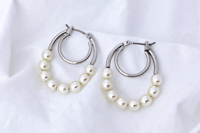 [Ozel] Layered Glossy Acrylic Brass Pearl Bead Earrings