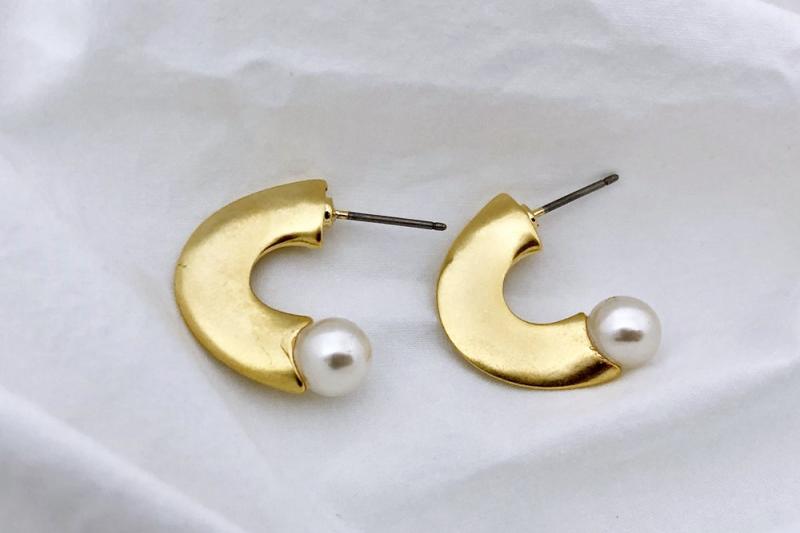 [Ozel] Stylish Vintage Plated Pearl Zinc Alloy Earrings