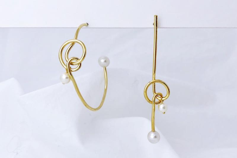 [Ozel] Modern Classic Glossy Brass Pearl Earrings
