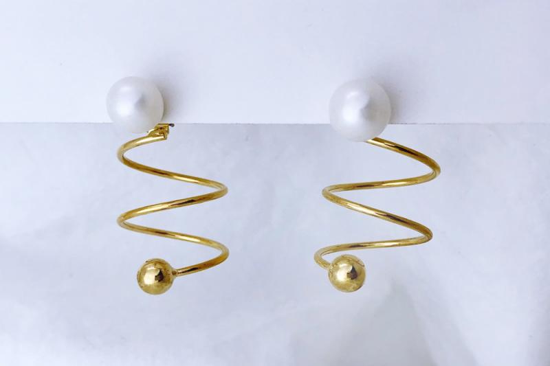 [Ozel] Vintage Vibe Glossy Brass Pearl Earrings