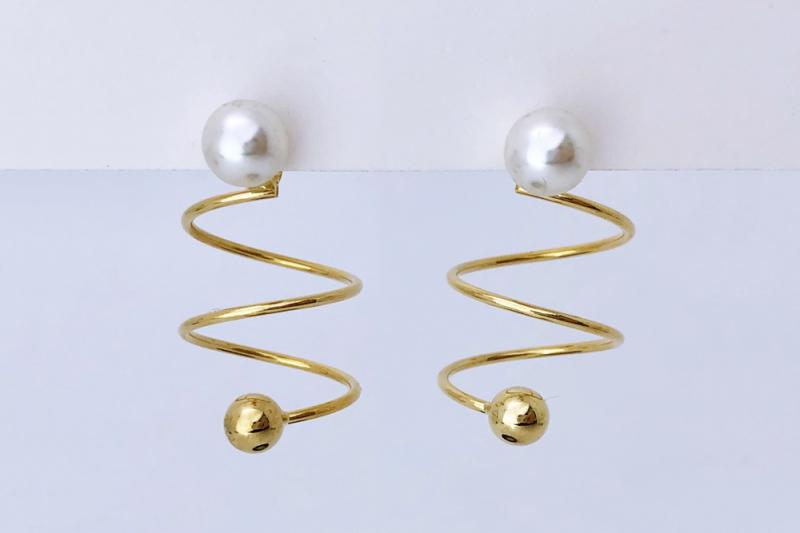 [Ozel] Stylish Glossy Brass Pearl Earrings