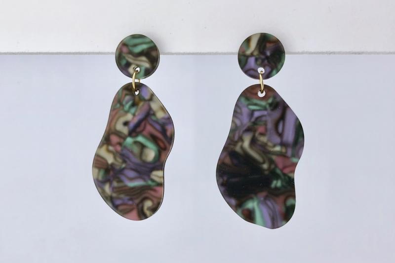 Ozel] Feminine Glossy Acrylic Earrings