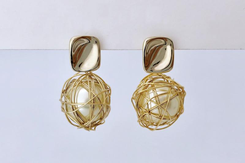 [Ozel] Delicate Fit Glossy Pearl Zinc Alloy Earrings