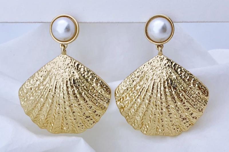 [Ozel] Romantic Mood Glossy Acrylic Pearl Zinc Alloy Earrings