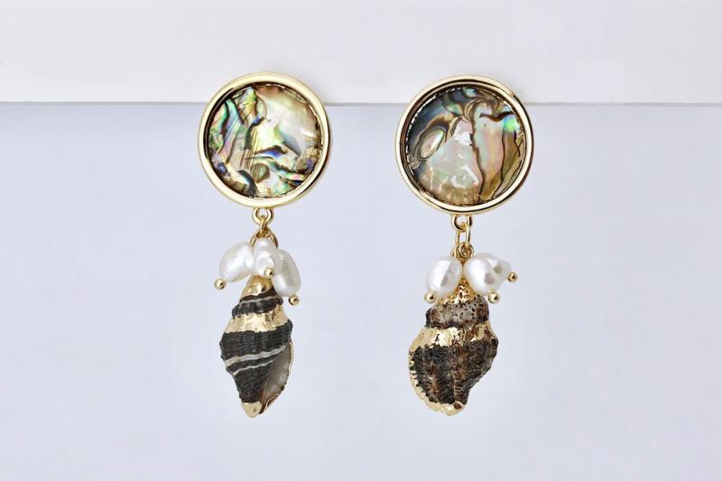 [Ozel] Wedding Guest Look Glossy Natural Abalone Shell Pearl Zinc Alloy Earrings