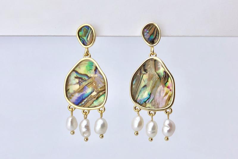 [Ozel] Romantic Mood Glossy Freshwater Pearl Natural Abalone Shell Pearl Zinc Alloy Earrings