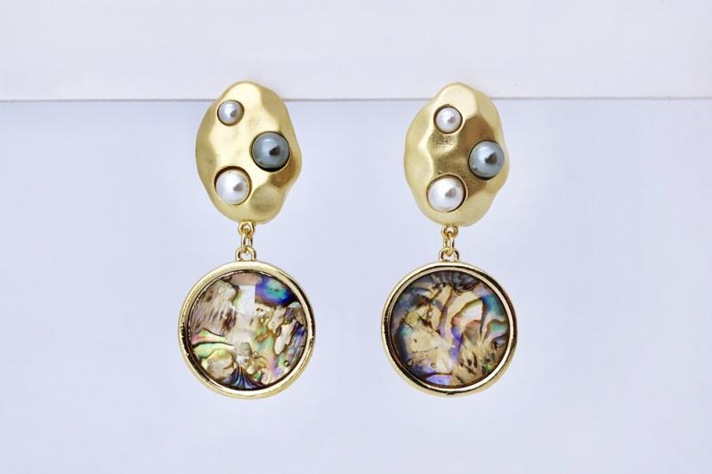 [Ozel] Elegant Glossy Natural Abalone Shell Acrylic Pearl Zinc Alloy Earrings
