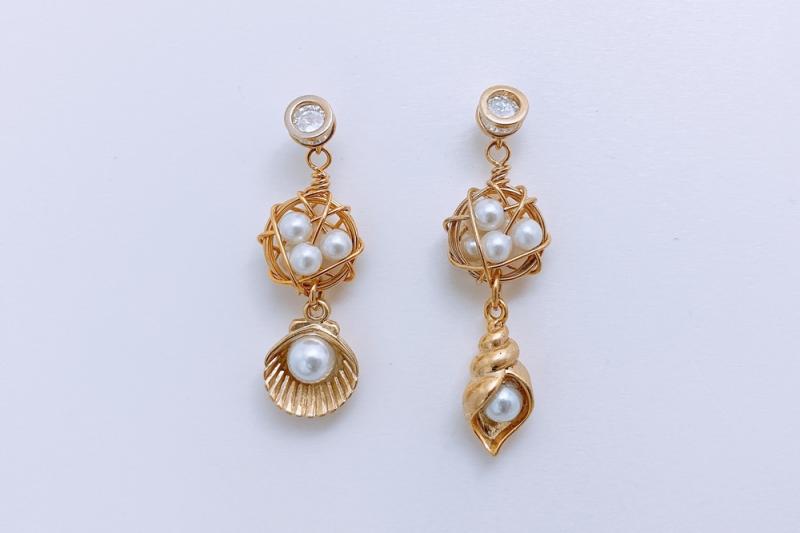[Ozel] Statement Look Glossy Acrylic Brass Pearl Zinc Alloy Cubic Earrings