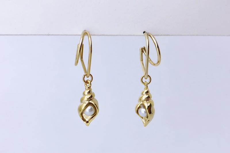 [Ozel] Elegant Glossy Brass Pearl Zinc Alloy Earrings
