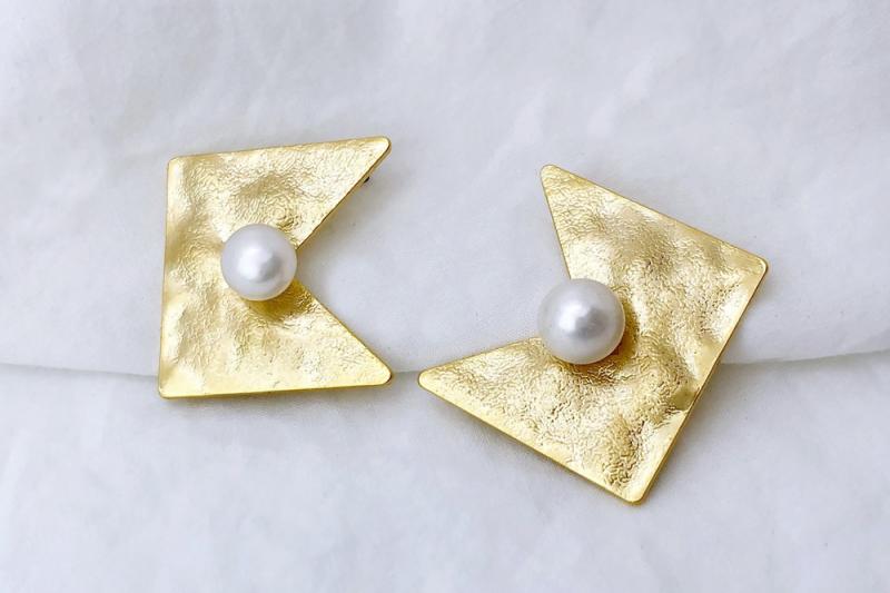 [Ozel] Feminine Vintage Plated Brass Pearl Earrings