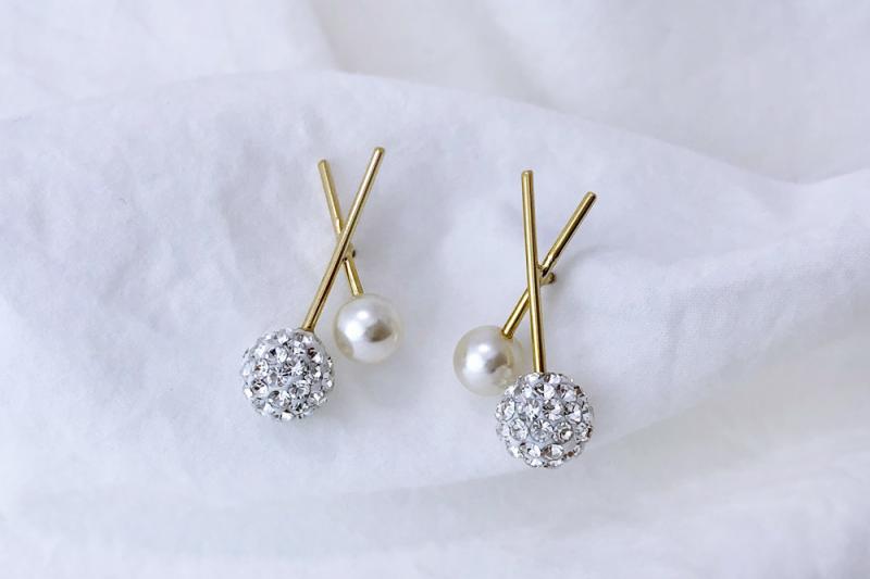 [Ozel] Luxurious Glossy Brass Pearl Earrings