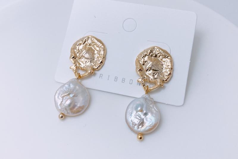 [Ozel] Delicate Fit Glossy Freshwater Pearl Brass Pearl Earrings
