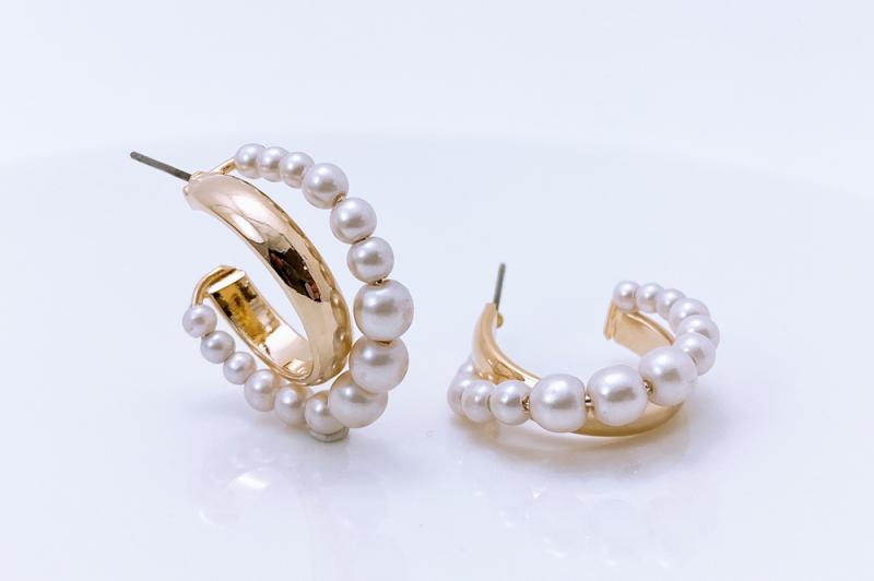 [Ozel] Elegant Glossy Acrylic Brass Pearl Bead Earrings