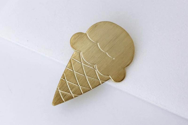 [Ozel] Matte Brass Brooch of Subtle Charm