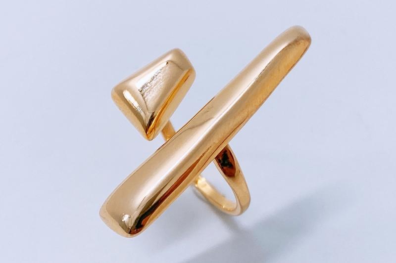 [Ozel] Glossy Brass Rings with Subtle Charm