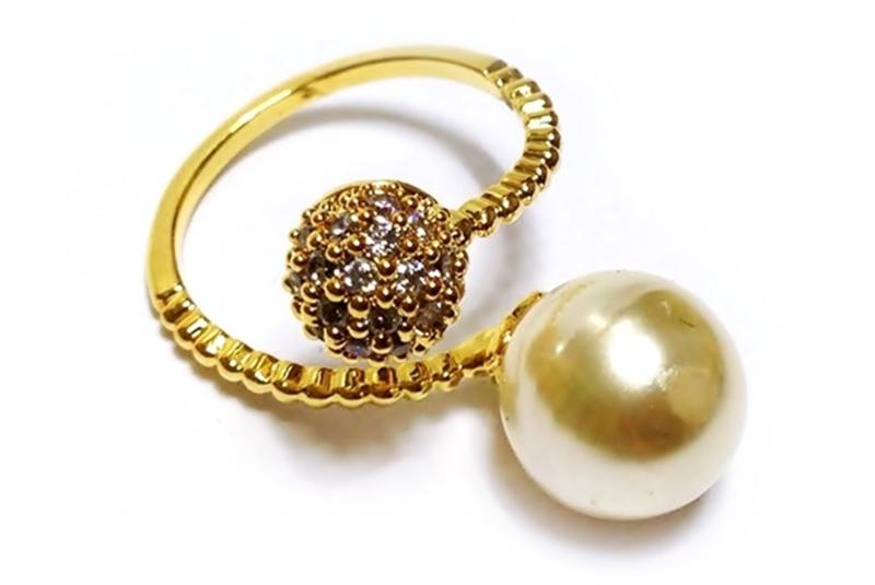 [Ozel] Wedding Guest Look Glossy Acrylic Brass Pearl Cubic Ring