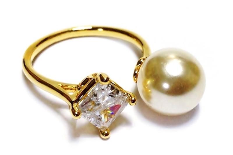 [Ozel] Trendy Glossy Acrylic Brass Pearl Cubic Ring