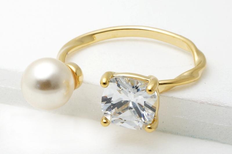 Glossy Acrylic Brass Pearl Cubic Ring [Ozel] Romantic Mood Glossy Acrylic Brass Pearl Cubic Ring